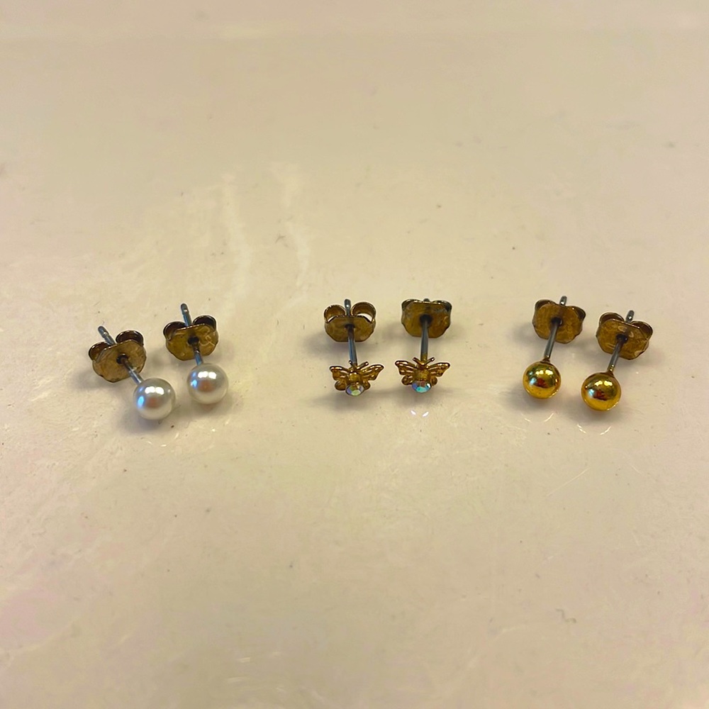 I am selling 3 pairs of earrings. They have never been worn.